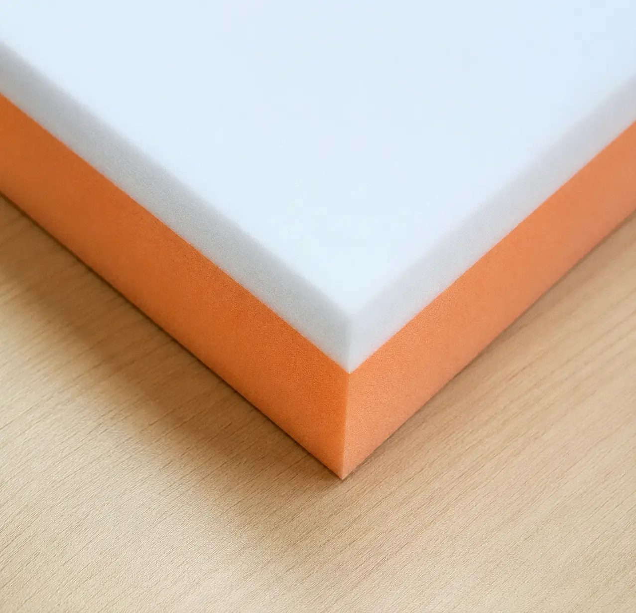 Espuma de 28 kg/m³ con capa de viscoelástica
